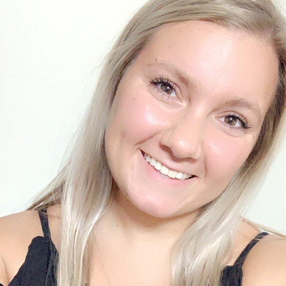 Meet your Posher, Carrie - Picture 1 of 1